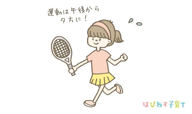テニスをする女の子